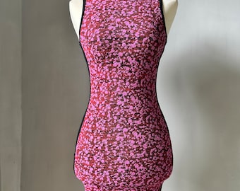 ALEXANDER MCQUEEN stretchy woven elegant extravagant red pink mini dress. Size XS