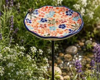 Keramik-Wasserschale mit Bienen- und Schmetterlingsmotiv, inklusive Gartenstecker, florale Gartenkunst im Folklorestil, dekoratives Vogelhäuschen und Vogelbad