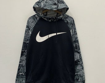 Nike Big Swoosh mit Ärmelgrafik, schwarzer Pullover-Kapuzenpullover, Größe M