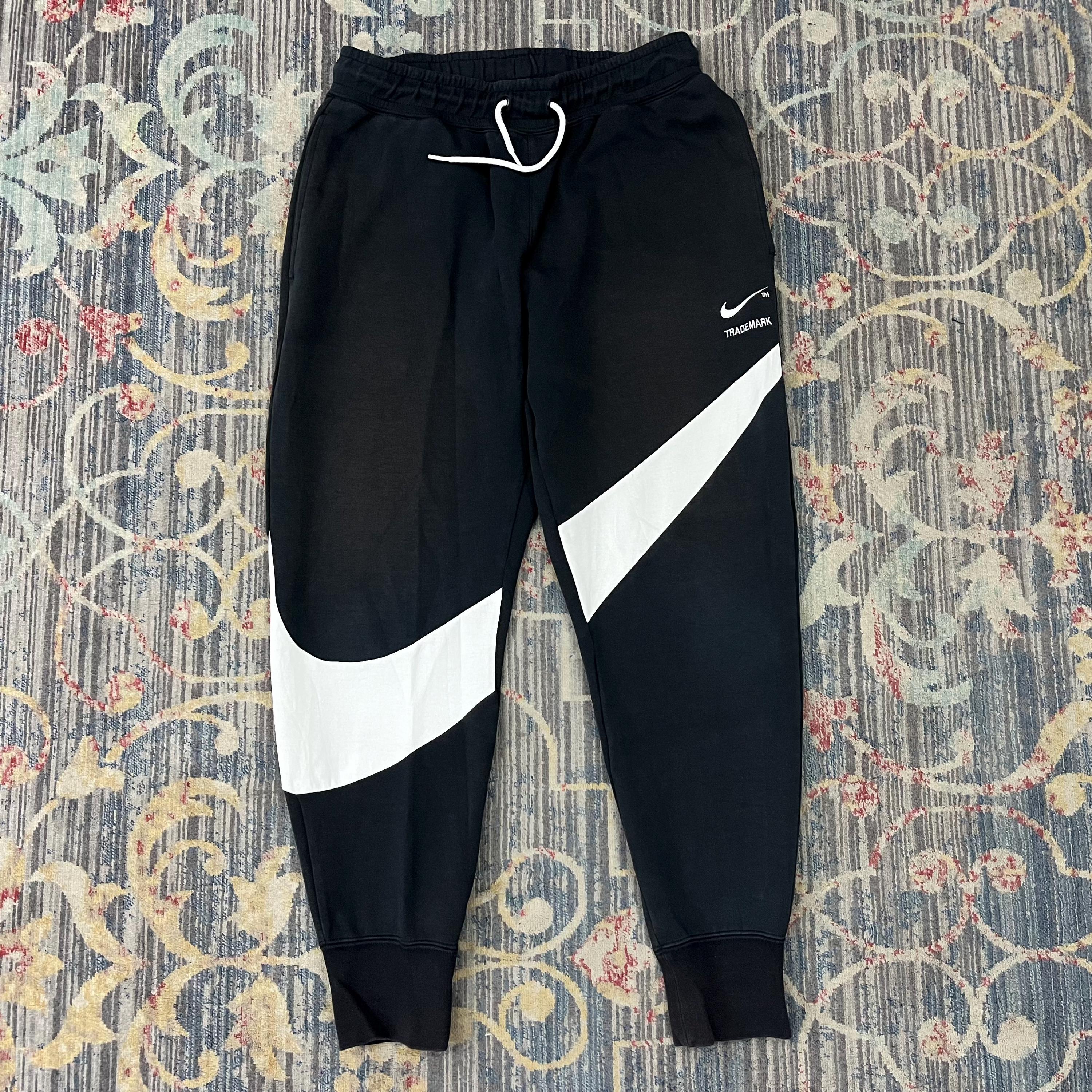 how big is the nike logo on sweatpants