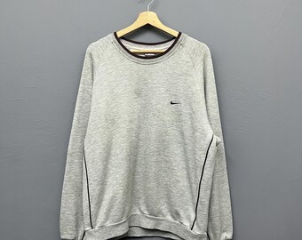 Sudadera Nike vintage con cuello redondo y logo pequeño, color gris, talla grande