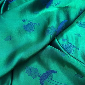 PURE MULBERRY SILK fabric by the yard - Floral pattern silk - Dress making - Gift for women - Silk for Sewing - Sewing clothes - Fabric silk