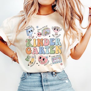 Camisa Comfort Colors® personalizada para maestra de jardín de infantes, regalo personalizado para maestra de jardín de infantes, primer día de clases para maestras, nombre de la maestra