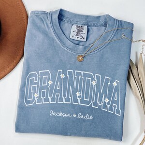 Personalized Grandma Comfort Colors Shirt Floral Grandma Shirt with Grandkid Names Custom Grandma Christmas Gifts for Grandma Mimi Gigi Nana