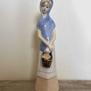 Vintage Porzellan Mädchen Figur - Retro Dame mit Korb, Pastellblau und weiße Keramik Statue, Wohnkultur Geschenk, 10 &quot;hoch, Porzellan Spanien