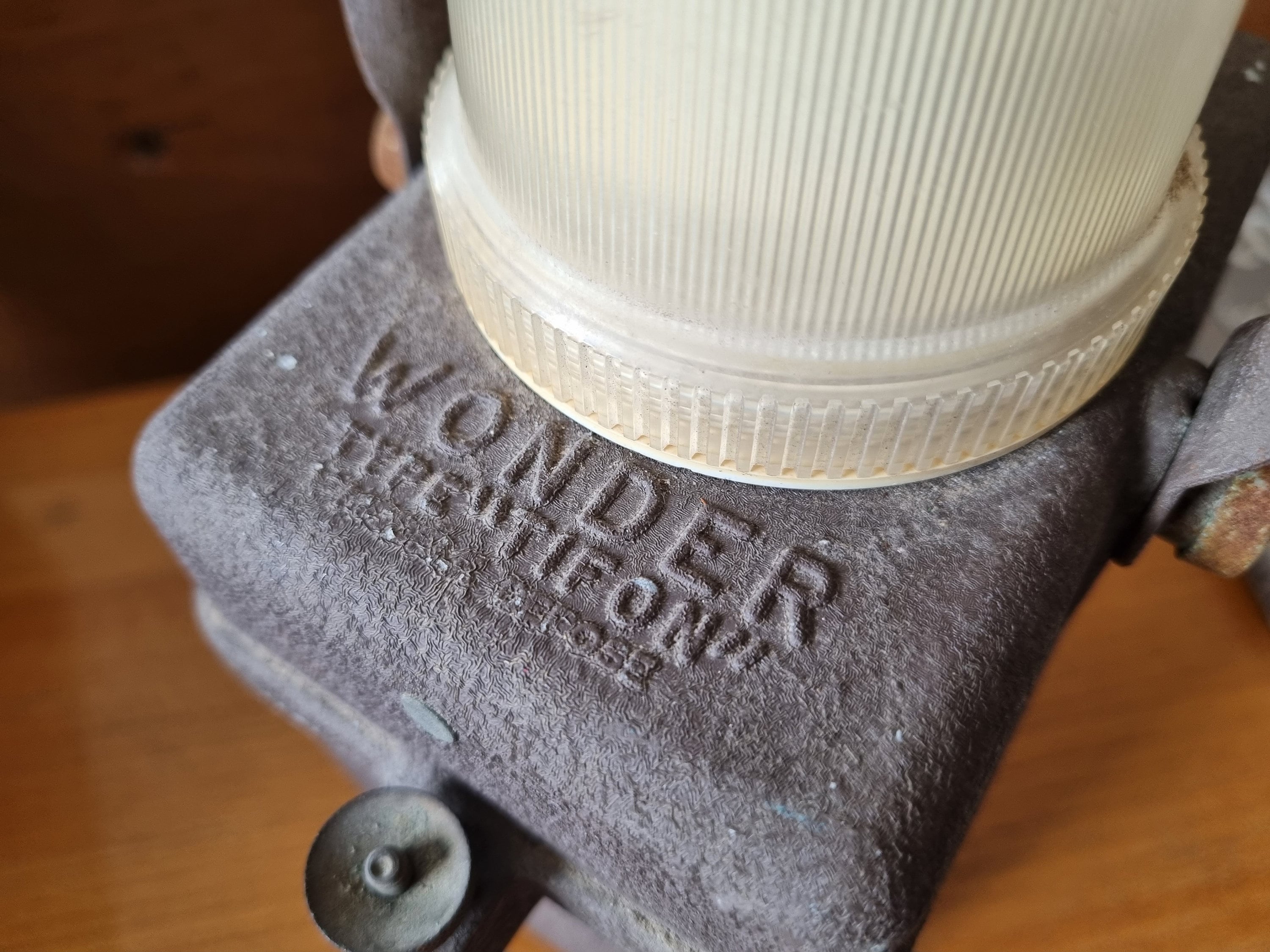 Lampe electrique Wonder, années 1930 - 1950. Idéal reconstitution Lampe electrique Wonder, années 1930 - 1950. Idéal reconstitution
