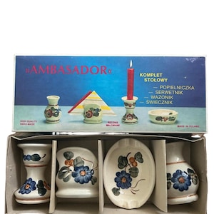 Keramik Vierer Set, hergestellt 1990er Jahre, Polen, handbemalt, Aschenbecher, Kerzenständer, Serviettenhalter, Vase, Rustikaler Stil, Florales Muster