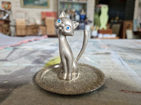 Silver cat ring best sale holder