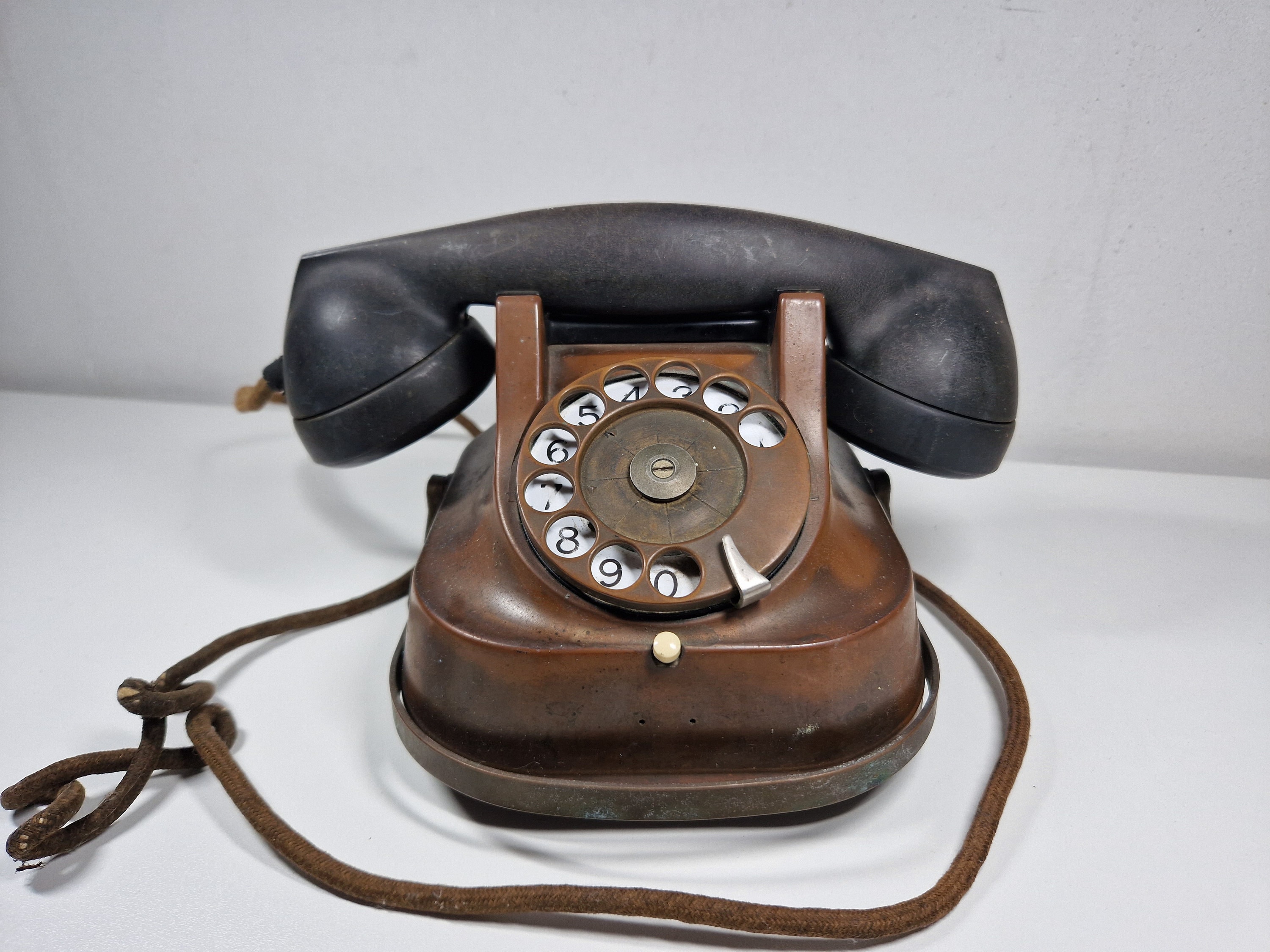 １９５０年代　ベルギー製　RTT　５６B　小型で可愛い　電話機　アンティーク 1950年代 ベルギー製 RTT 56B 小型で可愛い 電話機