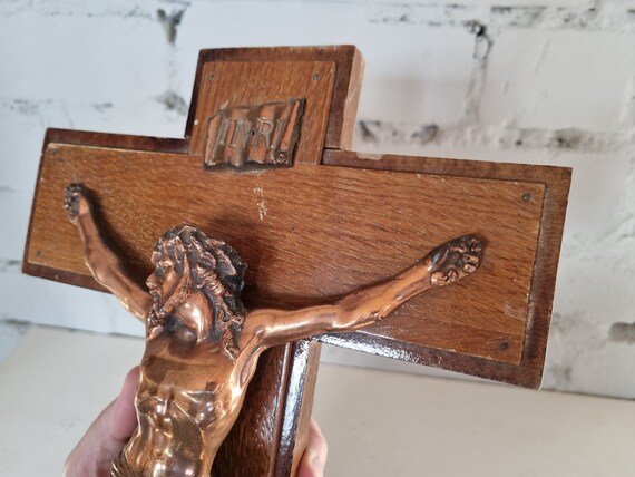 FD First In Last Out Wandbehang Kreuz | Holzkreuz Mit Axt & US-Flagge | Feuerwehr-Dekor, Christliches Geschenk