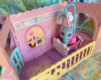 G3.5 My Little Pony - Little Rainbow Dash's Nursery Room - Baby Rainbow Dash - Hasbro 00s Toy