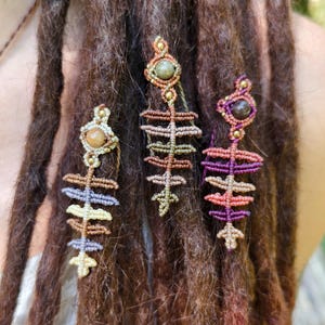 Verstellbare Dreadlock Perle: Indischer Achat, Messing & Handgeflochtener Farn