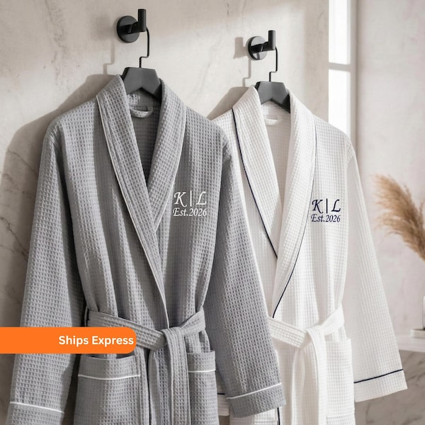 Grijze en witte katoenen verjaardag gepersonaliseerde spa-badjas, bijpassende wafelbadjas voor koppels, voor hem en haar met monogram (prijs voor 1)