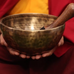 20 cm Tigerauge Klangschale aus Nepal, Meditationsschale, tibetische Klangschale
