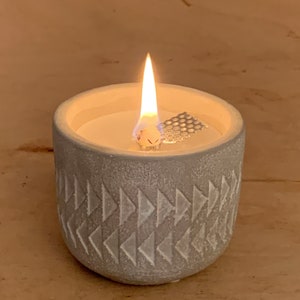 Melting light wax eater melting candle table fire wax residue recycler for indoor use in a gray concrete pot