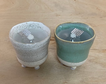 Melting candle, wax eater, melting candle, wax recycling for indoor use in a green or white/grey hand-shaped clay pot Ø7.7 cm x H8 cm
