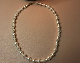 Pearl necklace (silver, gold)
