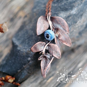 Bosbessenketting met koperblad hanger van muranoglas bessenbos