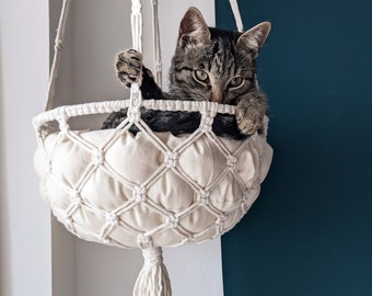 Böhmisches Katzen-Fensterbett - Makramee, 49x31cm, Mit Saugnäpfen