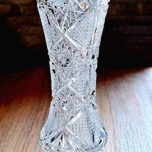 Beautiful lead crystal vase, hand-cut