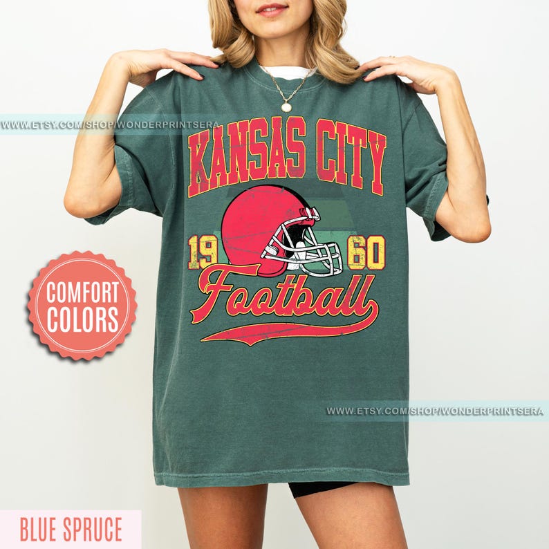 Kansas City Football Comfort Colors Vintage Style T-Shirt, Kansas City Football Crewneck, Football T-Shirt, Kansas City Fan Gifts FSE8 imagem 6