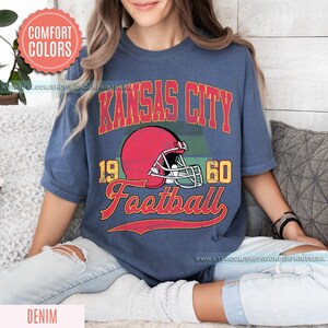 Kansas City Football Comfort Colors Vintage Style T-Shirt, Kansas City Football Crewneck, Football T-Shirt, Kansas City Fan Gifts FSE8 imagem 5