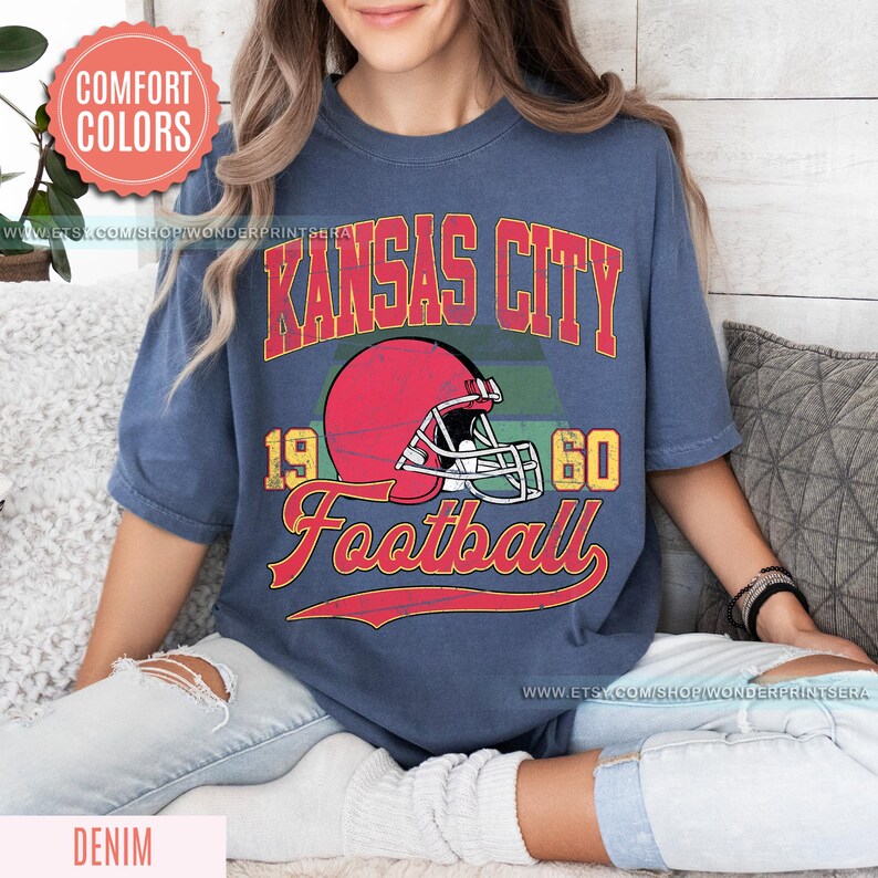 Kansas City Football Comfort Colors Vintage Style T-Shirt, Kansas City Football Crewneck, Football T-Shirt, Kansas City Fan Gifts FSE8 imagem 5