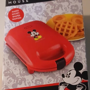 Disney Mickey Mouse Waffle Maker. Makes 1 Mickey Shaped Waffle at