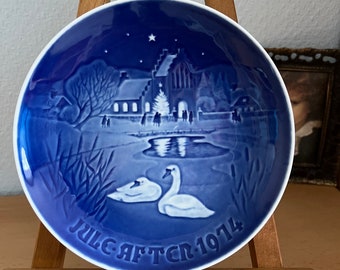 Vintage Royal Collector's Plate Christmas Plate Bing & Grondahl 1974 Blue Copenhagen
