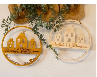 Haus mit Namen, Holzhaus personalisiert, Holz personalisierte Deko Wand Einzug, Türkranz, Türschild Familie, Geburtstagsgeschenk Hochzeit