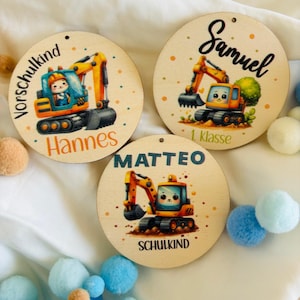 Pendentif cône d'école - écolier - pendentif cornet de sucre - cône d'école personnalisé - 25 motifs au choix - pelle - engins de chantier - cadeau
