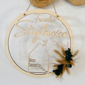 Door wreath house with name and dried flowers, wooden house personalized home personalized decoration wall move-in, door sign family, wedding