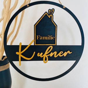 personalisiert Haus mit Namen, Holzhaus personalisiert, Deko Wand Einzug, Türkranz, Türschild Familie, Geburtstagsgeschenk Hochzeit