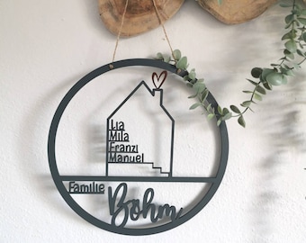 Haus mit Namen, Holzhaus personalisiert, Holz personalisierte Deko Wand Einzug, Türkranz, Türschild Familie, Geburtstagsgeschenk Hochzeit