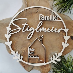 Haus mit Namen, Holzhaus personalisiert, Holz personalisierte Deko Wand Einzug, Türkranz, Türschild Familie, Geburtstagsgeschenk Hochzeit