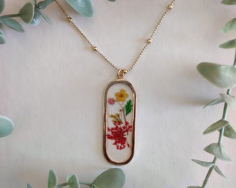 Epoxid Resin  Kette mit Anhänger, echte Blumen / Blüten, kostenfreie Personalisierung, Geschenk, Muttertag, Geburtstag,Statement Kette