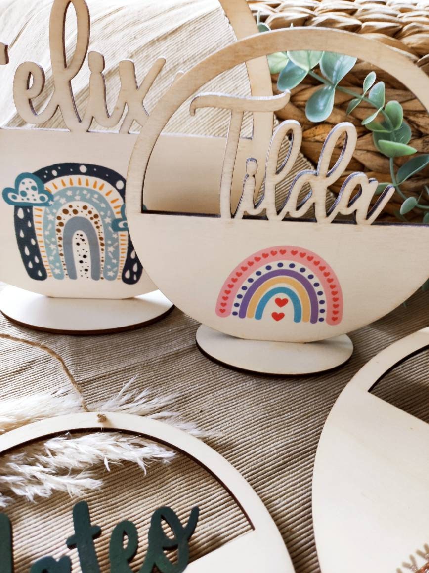 Targhetta In Legno Personalizzata Per Cameretta Bambini | Con Arcobaleno E Nastro Di Iuta | Regalo Nascita O Battesimo