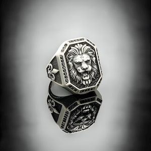 Handcrafted Sterling Silver Lion Ring with Detailed Lily Motif, Luxury Lion Ring, Leo Ring, Unique Gift for Animal Lovers, King Lion Ring