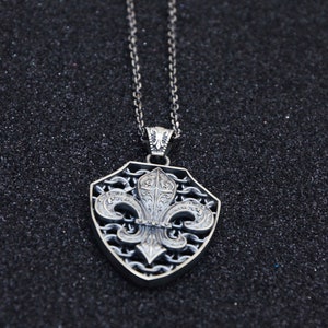 Streling Silver Fleur De Lis Necklace, Personalized Fleur De Lis Pendant, Fleur De Lis Jewelry, French Fleur de Lys Necklace, Unique Gifts