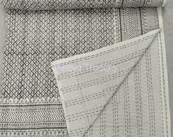 Handgemaakte gebloemde kantha-quilt: grijze katoenen queensize sprei