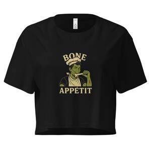 Bone Appetit Halloween Crop Top: Lustige Zombie Grafik, entspannte Passform