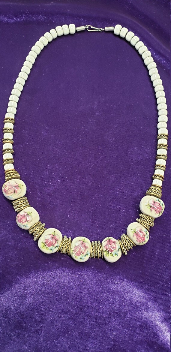 Gorgeous Vintage Porcelain hand painted bead neckl