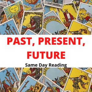 Op de afbeelding: Een collage van tarotkaarten met de woorden "PAST, PRESENT, FUTURE" en "Same Day Reading" in rode tekst.