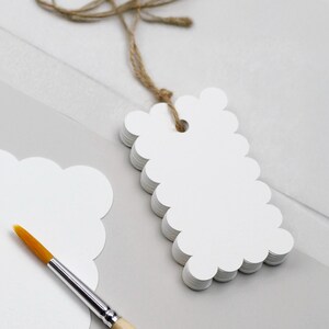 Geschenkanhänger aus Aquarellpapier mit großem Bubble Wellenrand zum Selbergestalten - pro Set 20 Stück