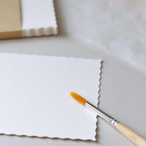DIY-Karte mit leicht gewelltem Rand zum Basteln