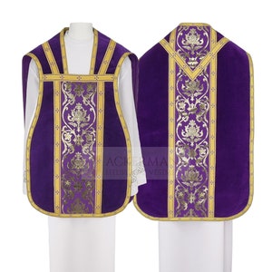 Roman Chasuble with stole, burse, maniple and chalice veil