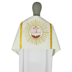 Cream Humeral veil with embroidered Pelican