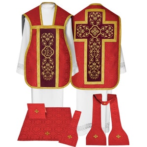 Roman Chasuble with stole, burse, maniple and chalice veil. Embroidery on velvet
