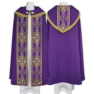 Gotischer Mantelmantel und Priester Stola
