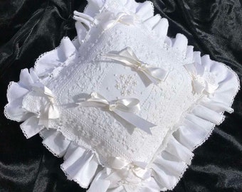 luxury Bridal OFF WHITE Wedding Square Shaped Lace Ring Pillow Ring Bearer Cushion Perfect Gift for the bride and groom UK